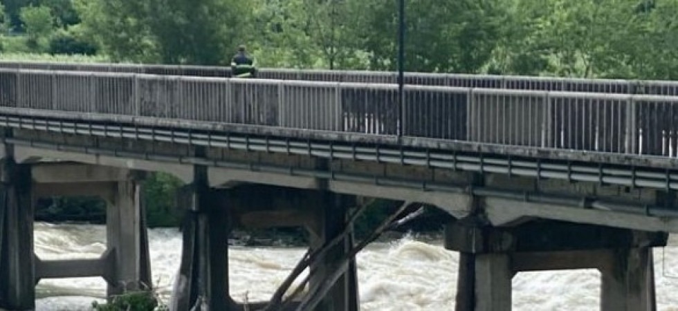 Problemi di sicurezza sul ponte di Peri: stop al transito dei pedoni e dei tir
